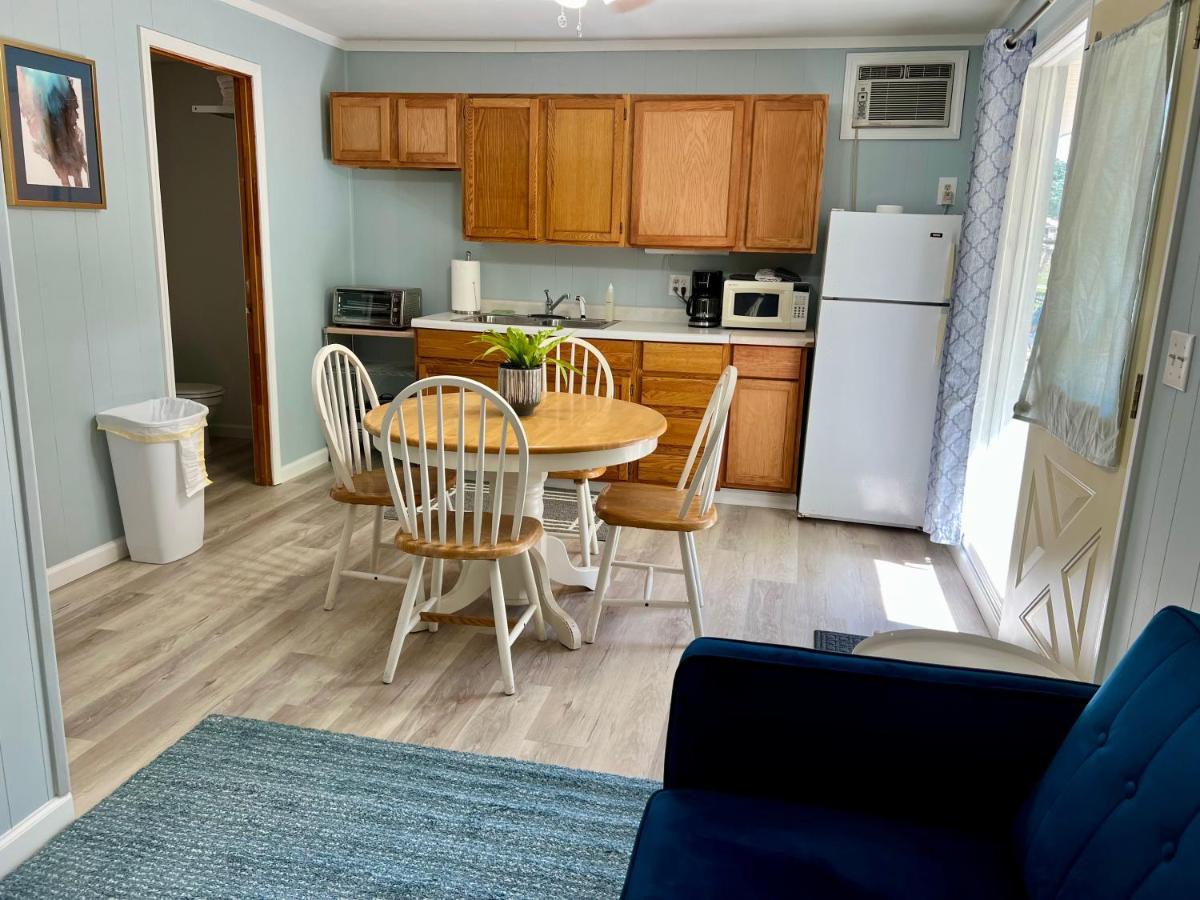 Bluebird Bay Resort Монтичело Екстериор снимка