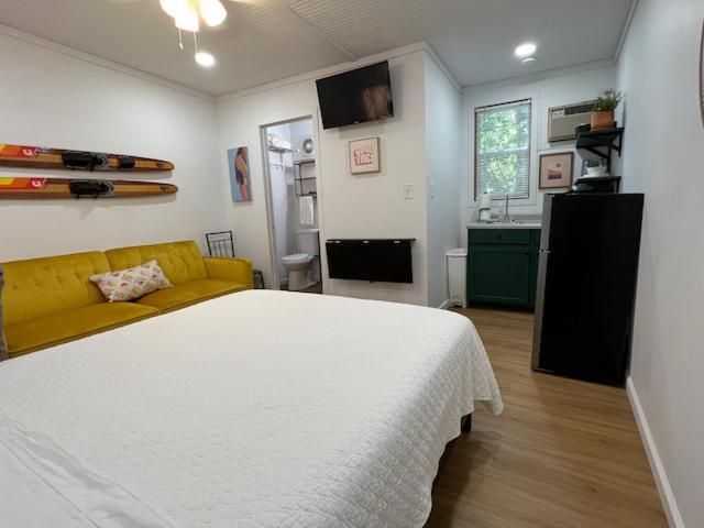Bluebird Bay Resort Монтичело Екстериор снимка