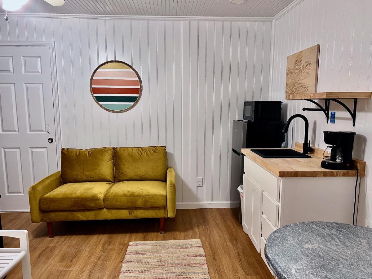 Bluebird Bay Resort Монтичело Екстериор снимка