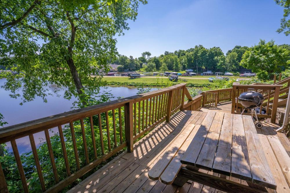 Bluebird Bay Resort Монтичело Екстериор снимка