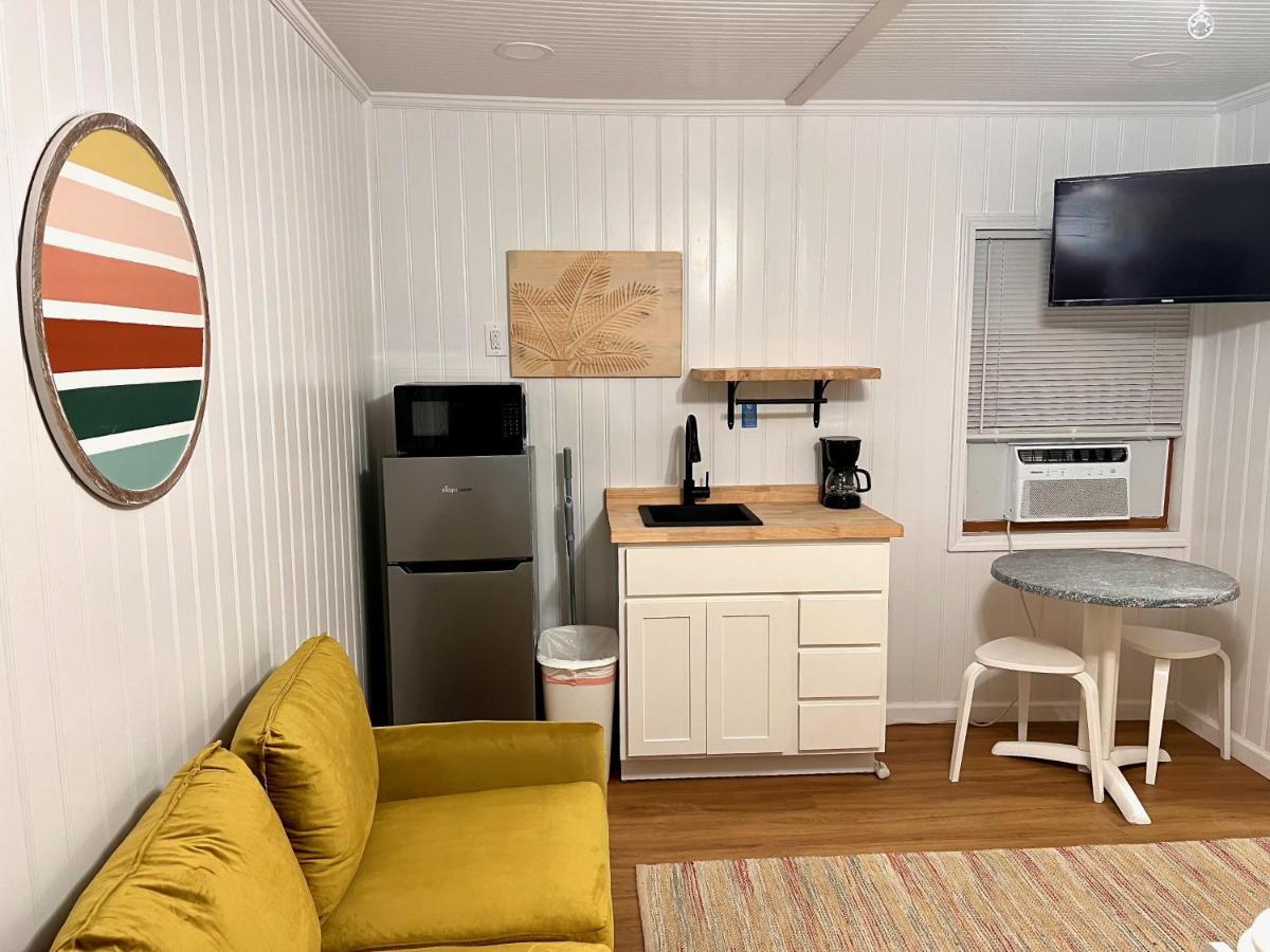 Bluebird Bay Resort Монтичело Екстериор снимка