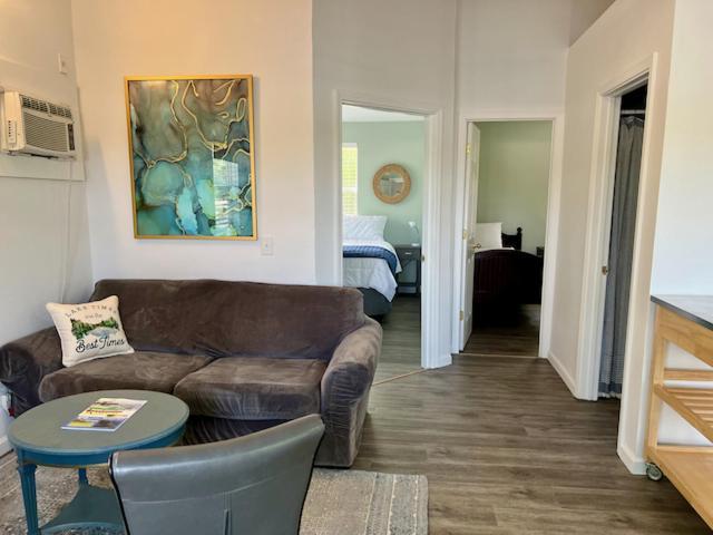 Bluebird Bay Resort Монтичело Екстериор снимка