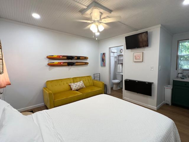 Bluebird Bay Resort Монтичело Екстериор снимка