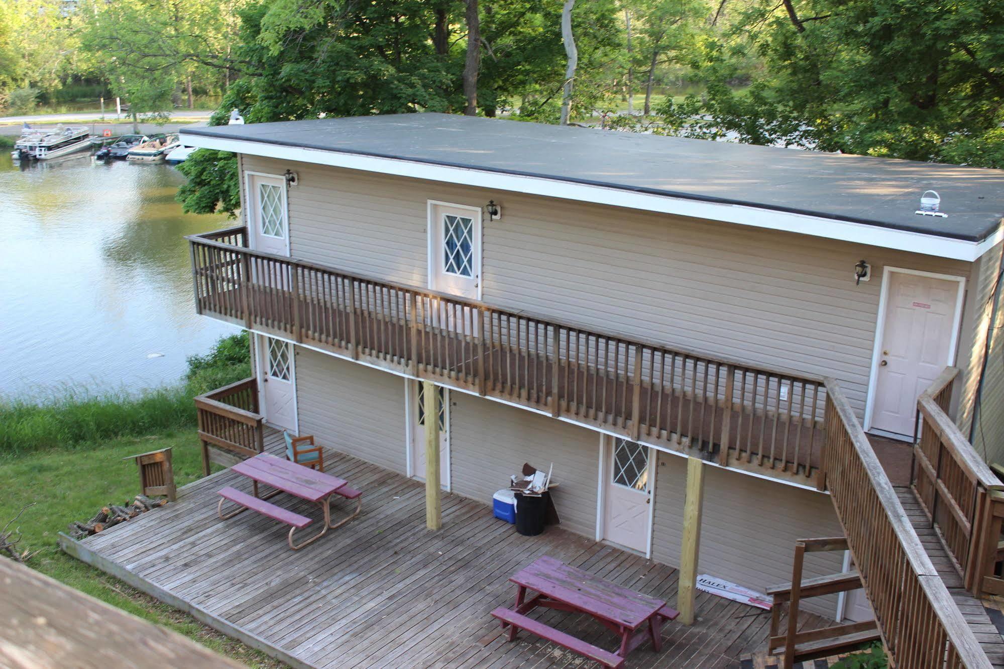 Bluebird Bay Resort Монтичело Екстериор снимка