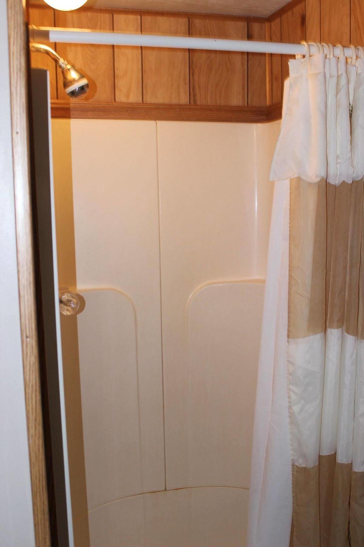 Bluebird Bay Resort Монтичело Екстериор снимка