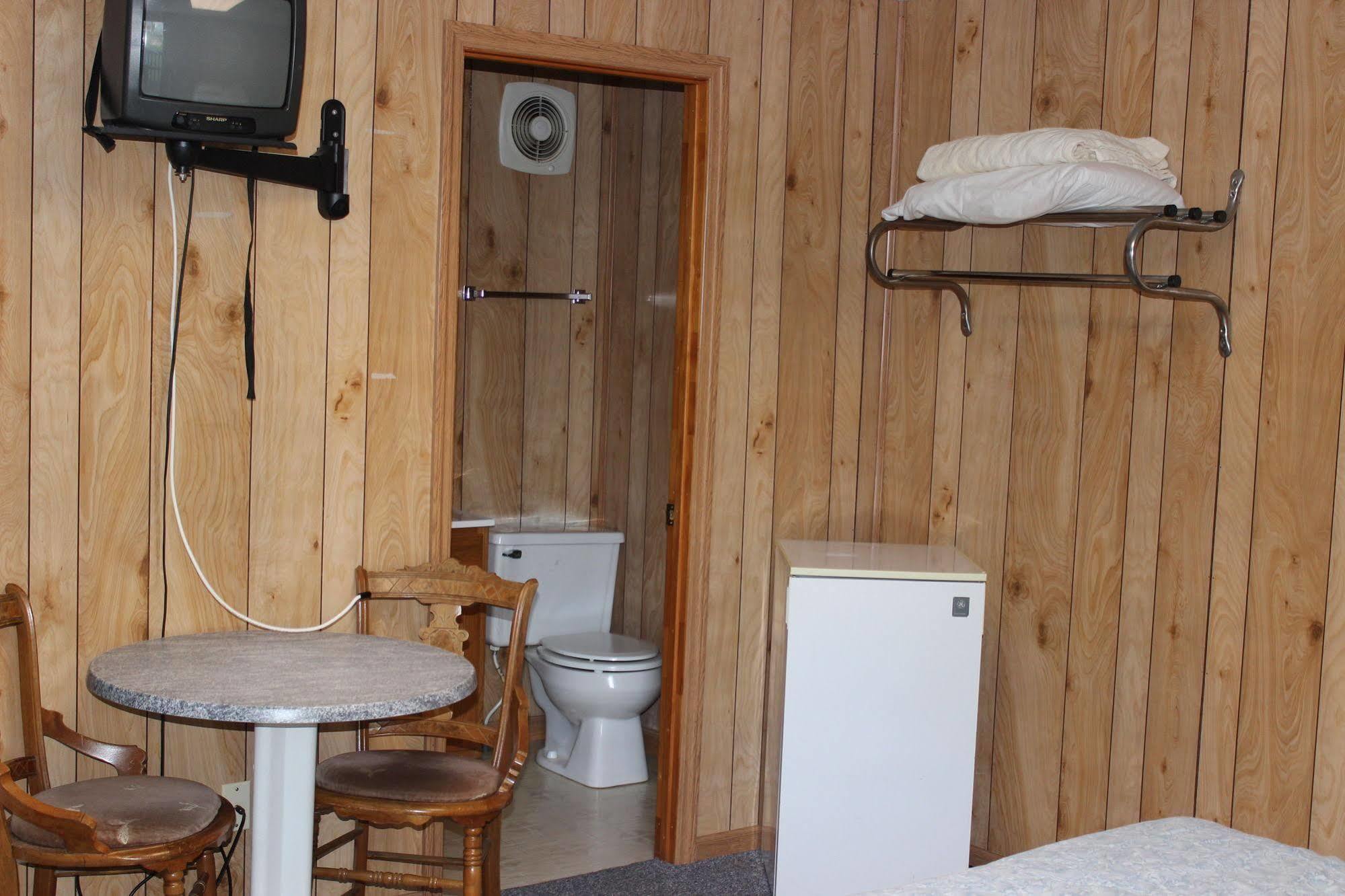 Bluebird Bay Resort Монтичело Екстериор снимка